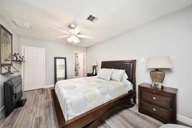 5758 Meadow Creek Lane, Houston, TX 77017