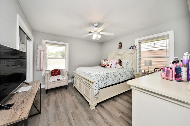 5758 Meadow Creek Lane, Houston, TX 77017