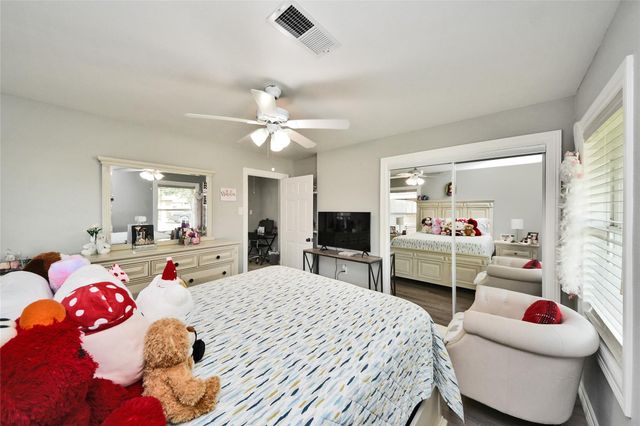 5758 Meadow Creek Lane, Houston, TX 77017