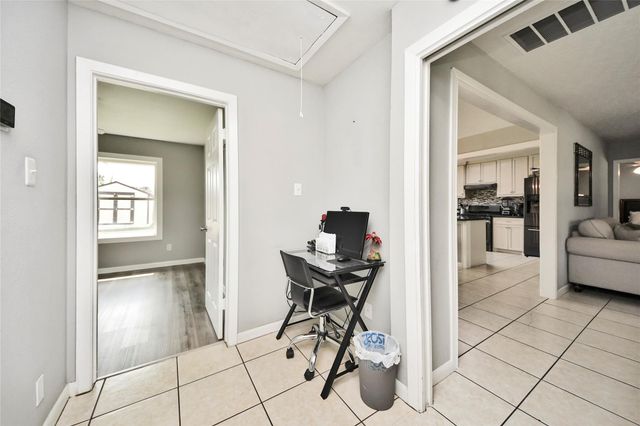 5758 Meadow Creek Lane, Houston, TX 77017