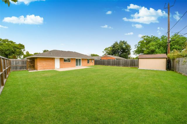 5758 Meadow Creek Lane, Houston, TX 77017