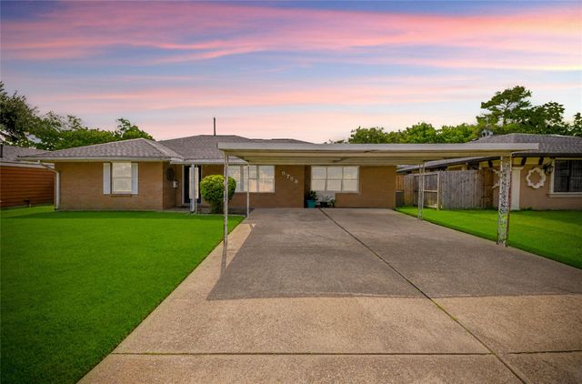 5758 Meadow Creek Lane, Houston, TX 77017