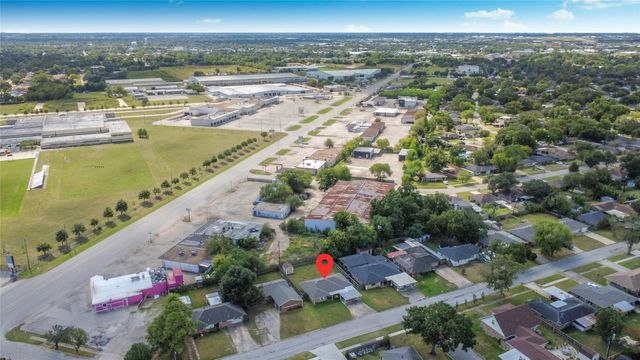 5758 Meadow Creek Lane, Houston, TX 77017