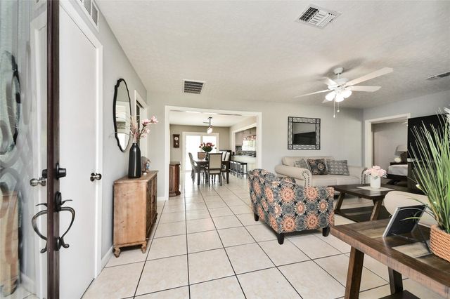 5758 Meadow Creek Lane, Houston, TX 77017