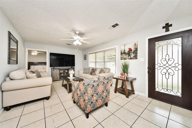5758 Meadow Creek Lane, Houston, TX 77017