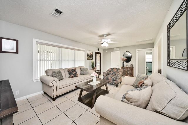 5758 Meadow Creek Lane, Houston, TX 77017