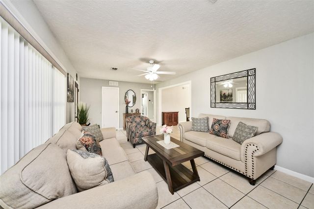 5758 Meadow Creek Lane, Houston, TX 77017