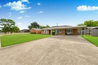 5758 Meadow Creek Lane, Houston, TX 77017