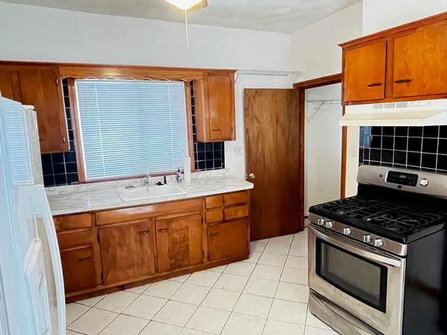 75 School St, Somerville, MA 02143