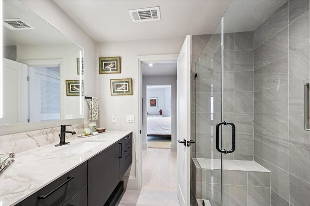 1701 Hermann Drive 22CE, Houston, TX 77019