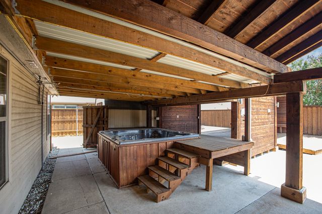 103 Haymeadow Drive, Crandall, TX 75114