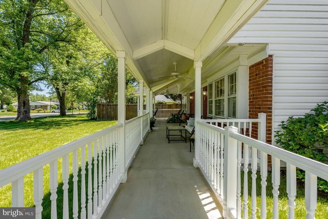 13042 MAPLE VIEW LN, Fairfax, VA 22033