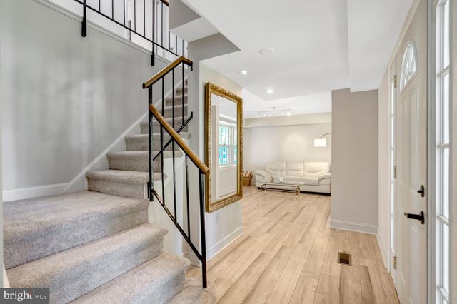 13042 MAPLE VIEW LN, Fairfax, VA 22033
