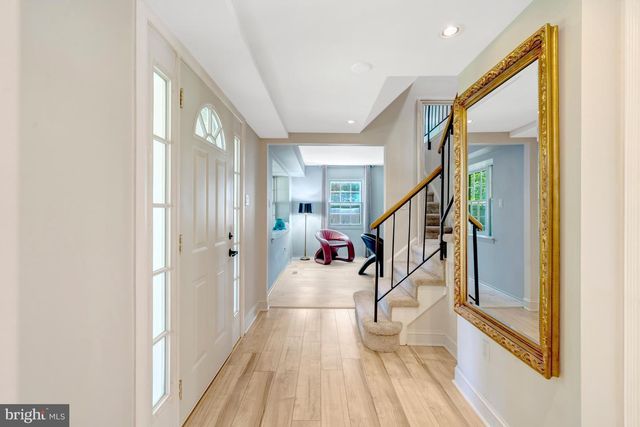 13042 MAPLE VIEW LN, Fairfax, VA 22033