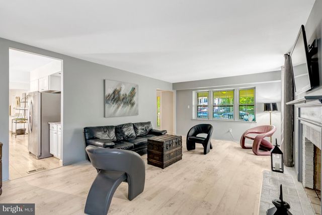13042 MAPLE VIEW LN, Fairfax, VA 22033