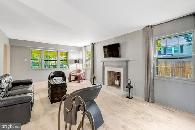 13042 MAPLE VIEW LN, Fairfax, VA 22033