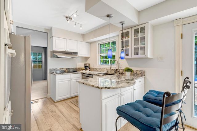 13042 MAPLE VIEW LN, Fairfax, VA 22033