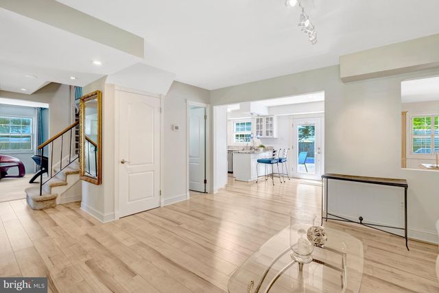 13042 MAPLE VIEW LN, Fairfax, VA 22033