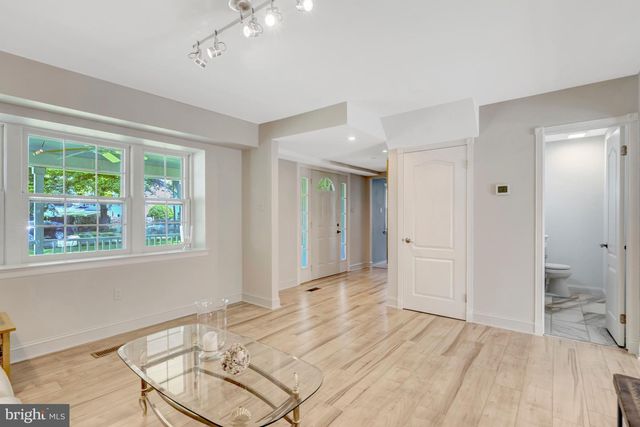 13042 MAPLE VIEW LN, Fairfax, VA 22033
