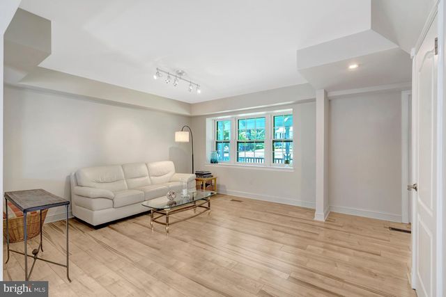 13042 MAPLE VIEW LN, Fairfax, VA 22033