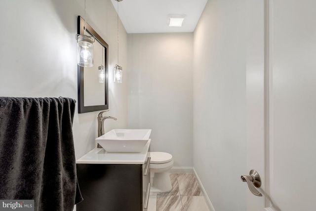 13042 MAPLE VIEW LN, Fairfax, VA 22033