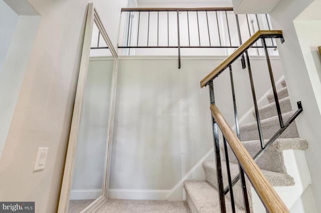 13042 MAPLE VIEW LN, Fairfax, VA 22033
