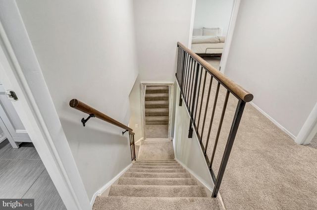 13042 MAPLE VIEW LN, Fairfax, VA 22033