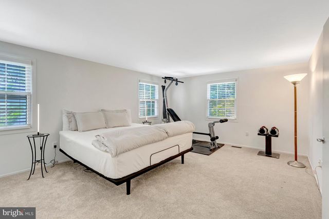 13042 MAPLE VIEW LN, Fairfax, VA 22033