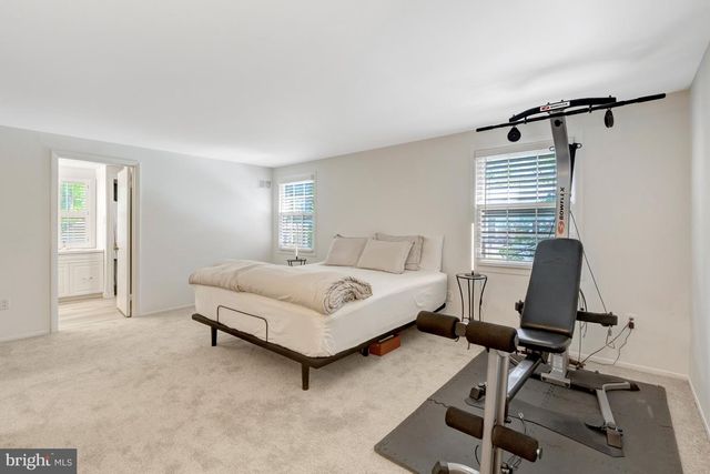 13042 MAPLE VIEW LN, Fairfax, VA 22033
