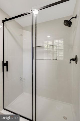 13042 MAPLE VIEW LN, Fairfax, VA 22033