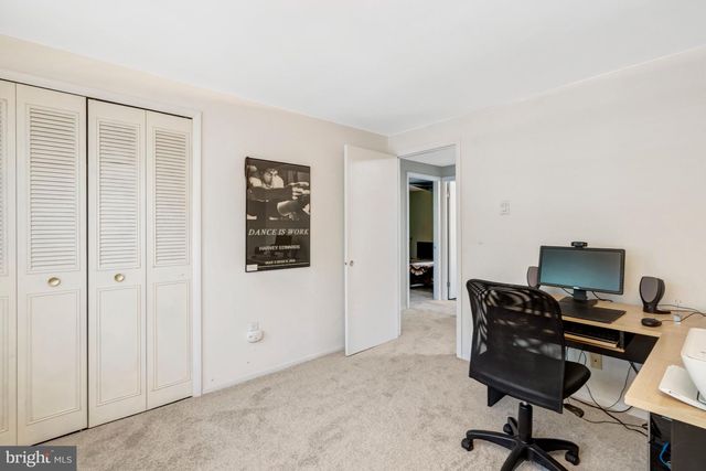 13042 MAPLE VIEW LN, Fairfax, VA 22033