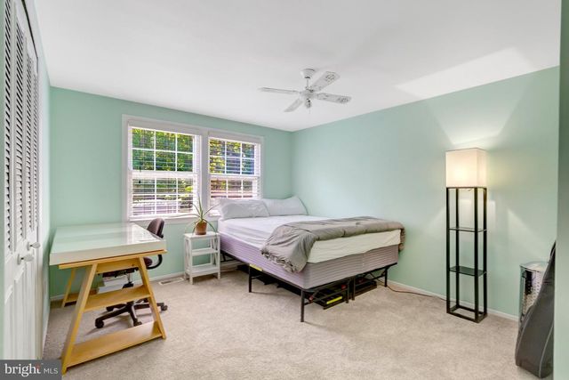 13042 MAPLE VIEW LN, Fairfax, VA 22033