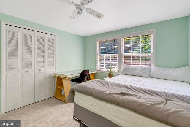 13042 MAPLE VIEW LN, Fairfax, VA 22033