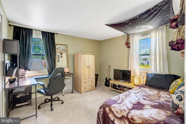 13042 MAPLE VIEW LN, Fairfax, VA 22033