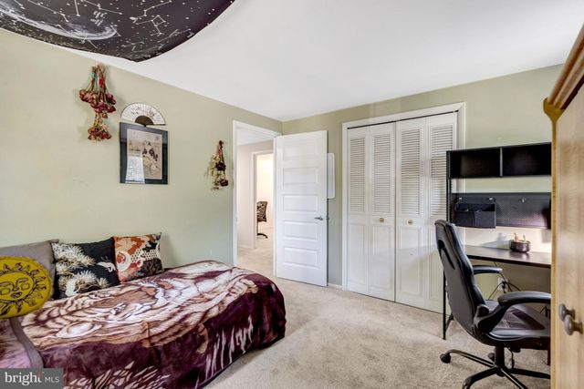 13042 MAPLE VIEW LN, Fairfax, VA 22033