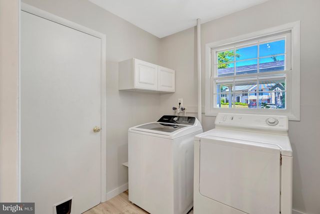 13042 MAPLE VIEW LN, Fairfax, VA 22033