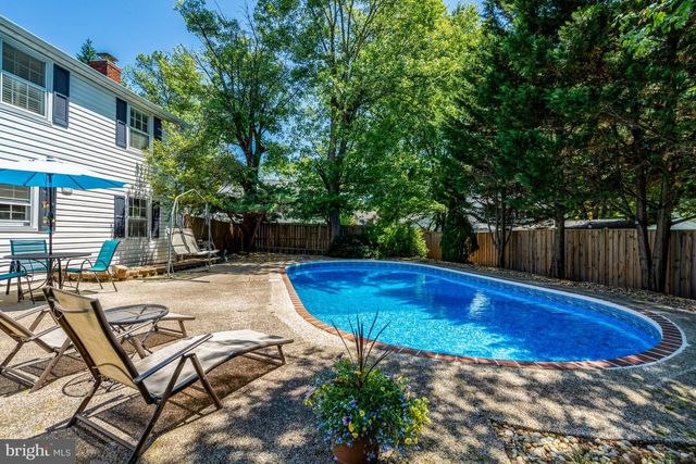 13042 MAPLE VIEW LN, Fairfax, VA 22033