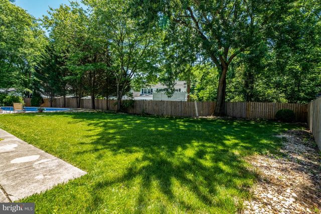 13042 MAPLE VIEW LN, Fairfax, VA 22033