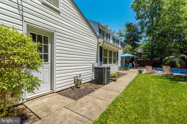 13042 MAPLE VIEW LN, Fairfax, VA 22033