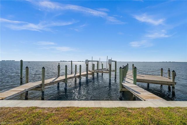 264 Bayshore DR, Cape Coral, FL 33904