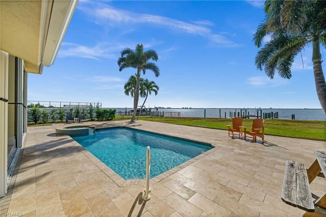 264 Bayshore DR, Cape Coral, FL 33904