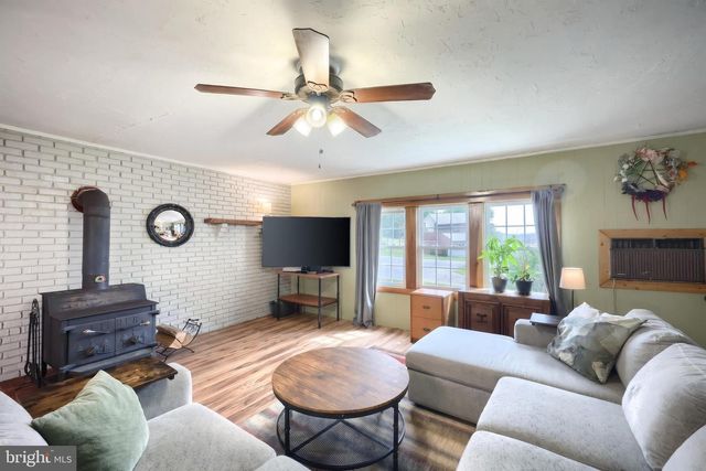 1111 RICHMOND RD, Red Lion, PA 17356
