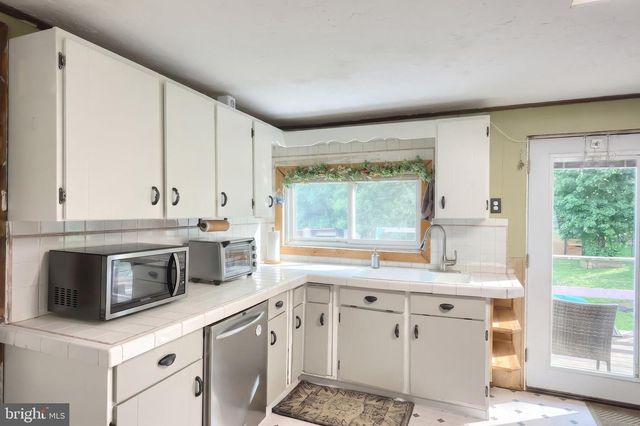 1111 RICHMOND RD, Red Lion, PA 17356