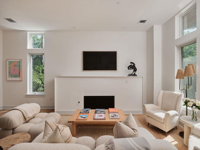 2300 Enfield RD 306, Austin, TX 78703
