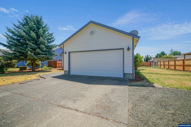 1033 E St, Independence, OR 97351