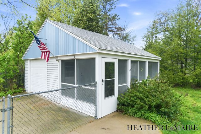 945 4 Mile Road NE, Grand Rapids, MI 49525
