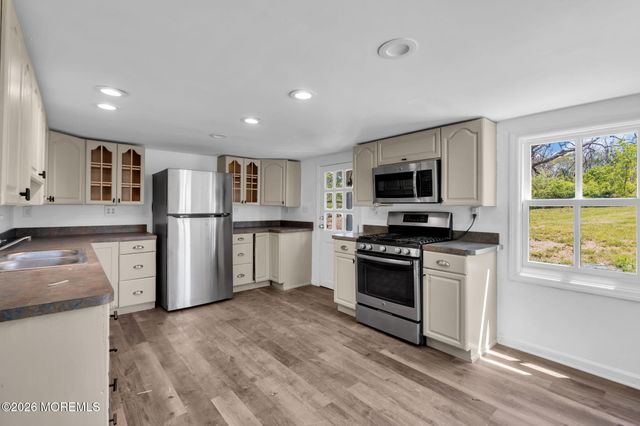 9 Arneytown Hornerstown Road, Upper Freehold, NJ 08501