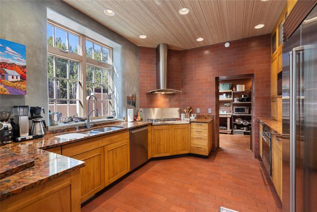 1204 Bandolina Road, Santa Fe, NM 87501