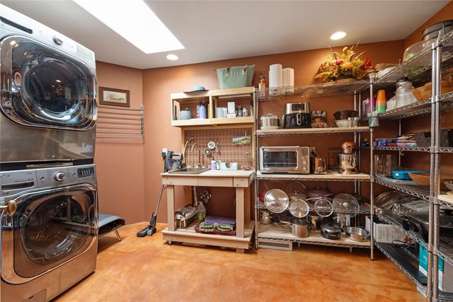 1204 Bandolina Road, Santa Fe, NM 87501