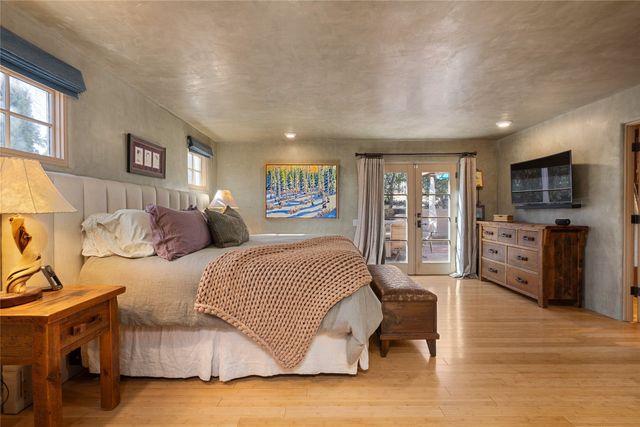 1204 Bandolina Road, Santa Fe, NM 87501